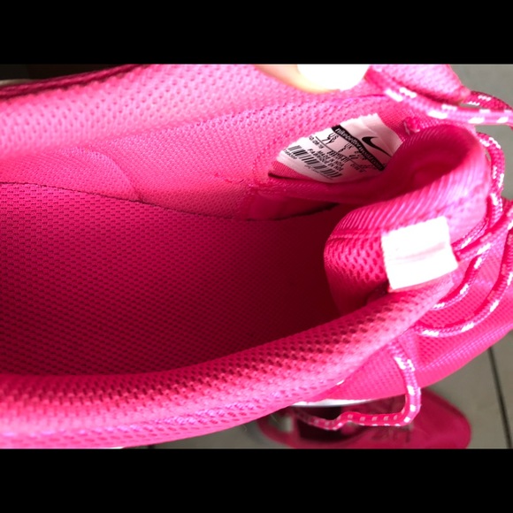 Women’s Nike Roshe - Picture 3 of 4